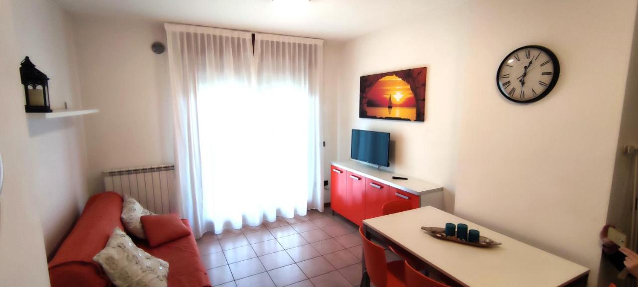 Residence Roberta Con Piscina - Agenzia Cocal Caorle Kültér fotó