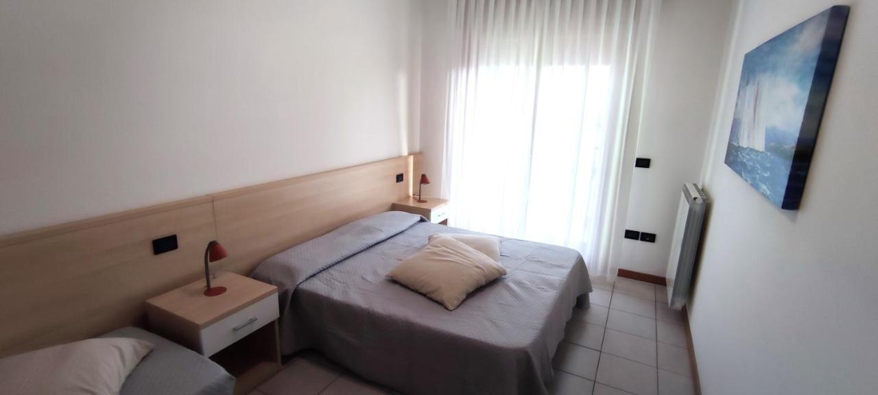 Residence Roberta Con Piscina - Agenzia Cocal Caorle Kültér fotó