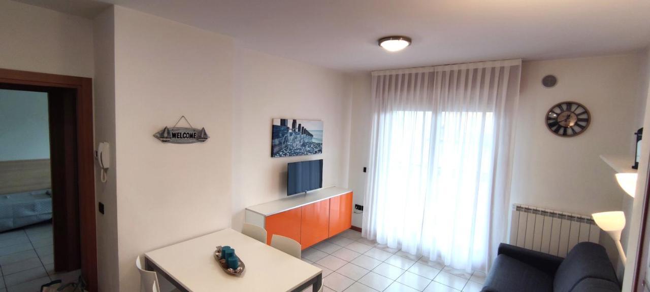 Residence Roberta Con Piscina - Agenzia Cocal Caorle Kültér fotó