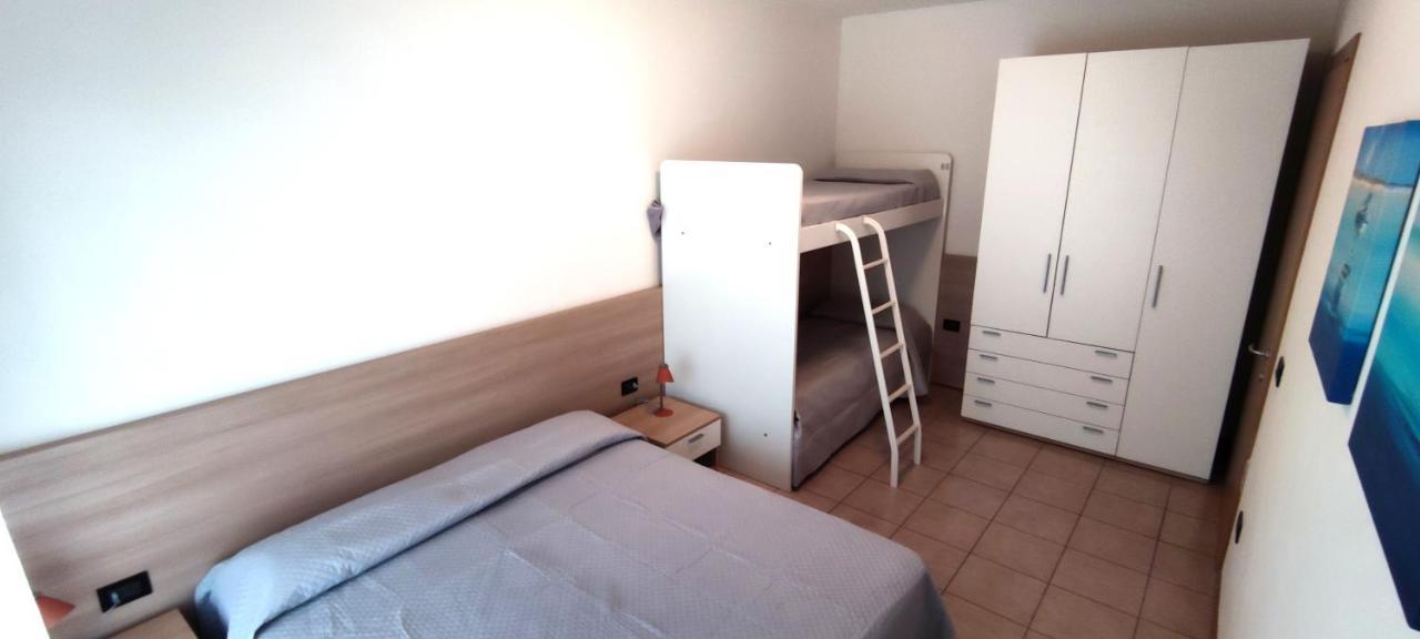 Residence Roberta Con Piscina - Agenzia Cocal Caorle Kültér fotó