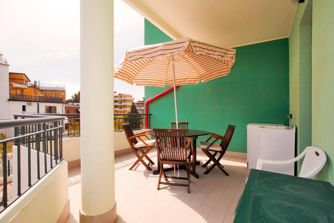 Residence Roberta Con Piscina - Agenzia Cocal Caorle Kültér fotó