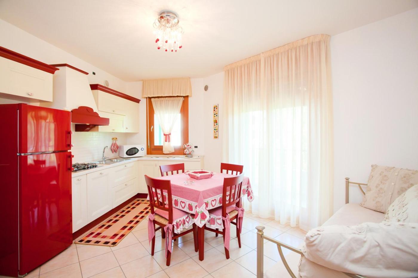 Residence Roberta Con Piscina - Agenzia Cocal Caorle Kültér fotó