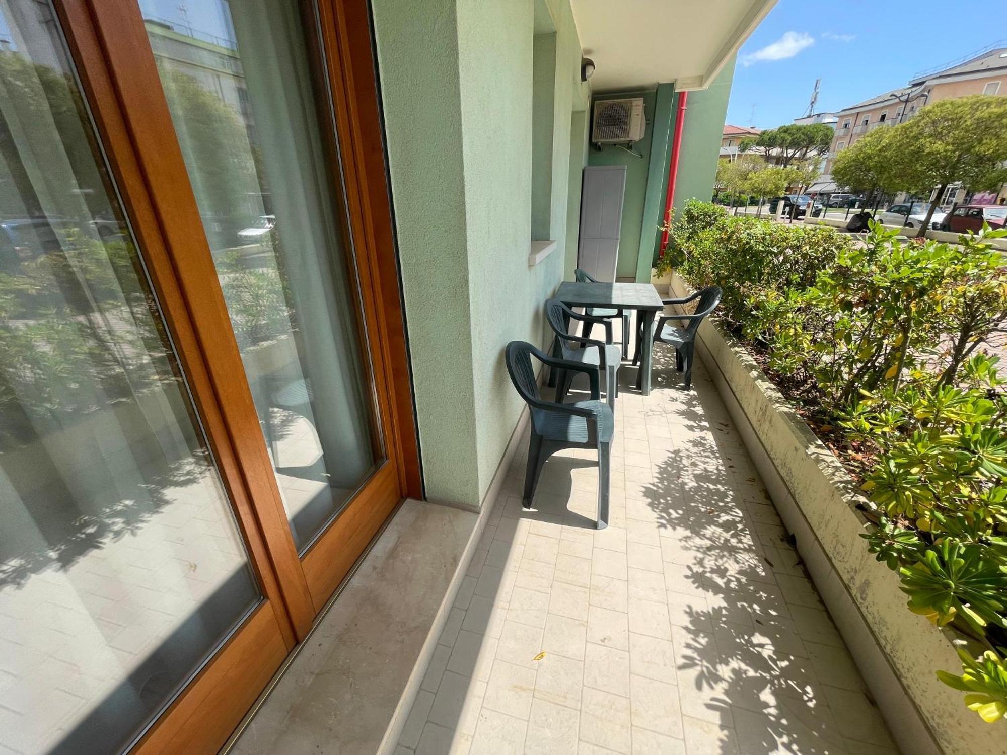 Residence Roberta Con Piscina - Agenzia Cocal Caorle Kültér fotó