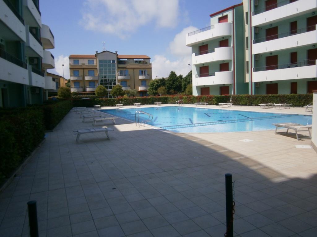 Residence Roberta Con Piscina - Agenzia Cocal Caorle Szoba fotó