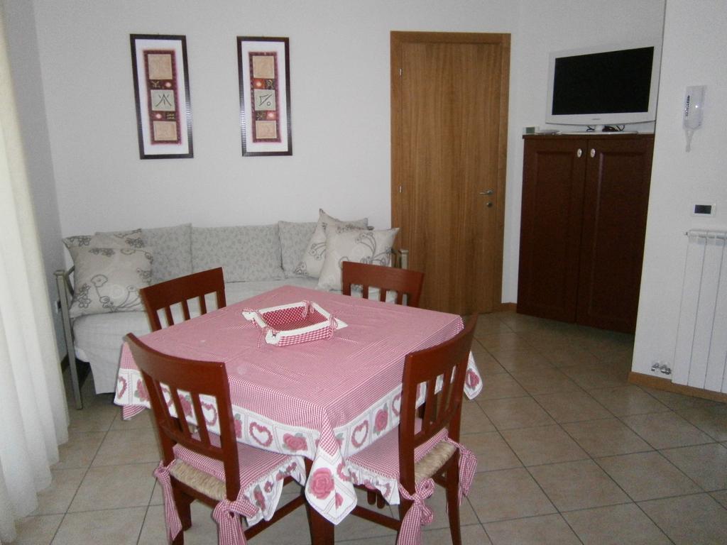 Residence Roberta Con Piscina - Agenzia Cocal Caorle Szoba fotó