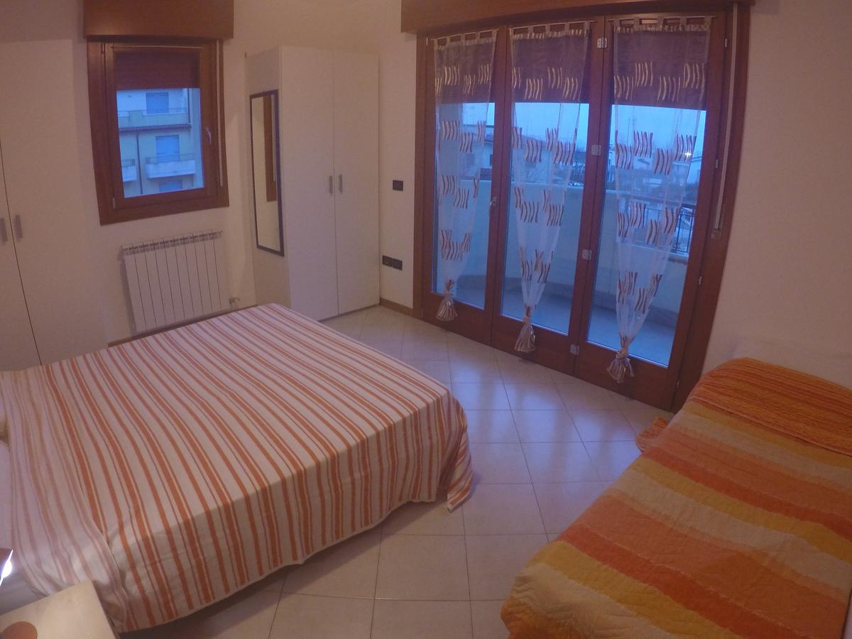 Residence Roberta Con Piscina - Agenzia Cocal Caorle Kültér fotó